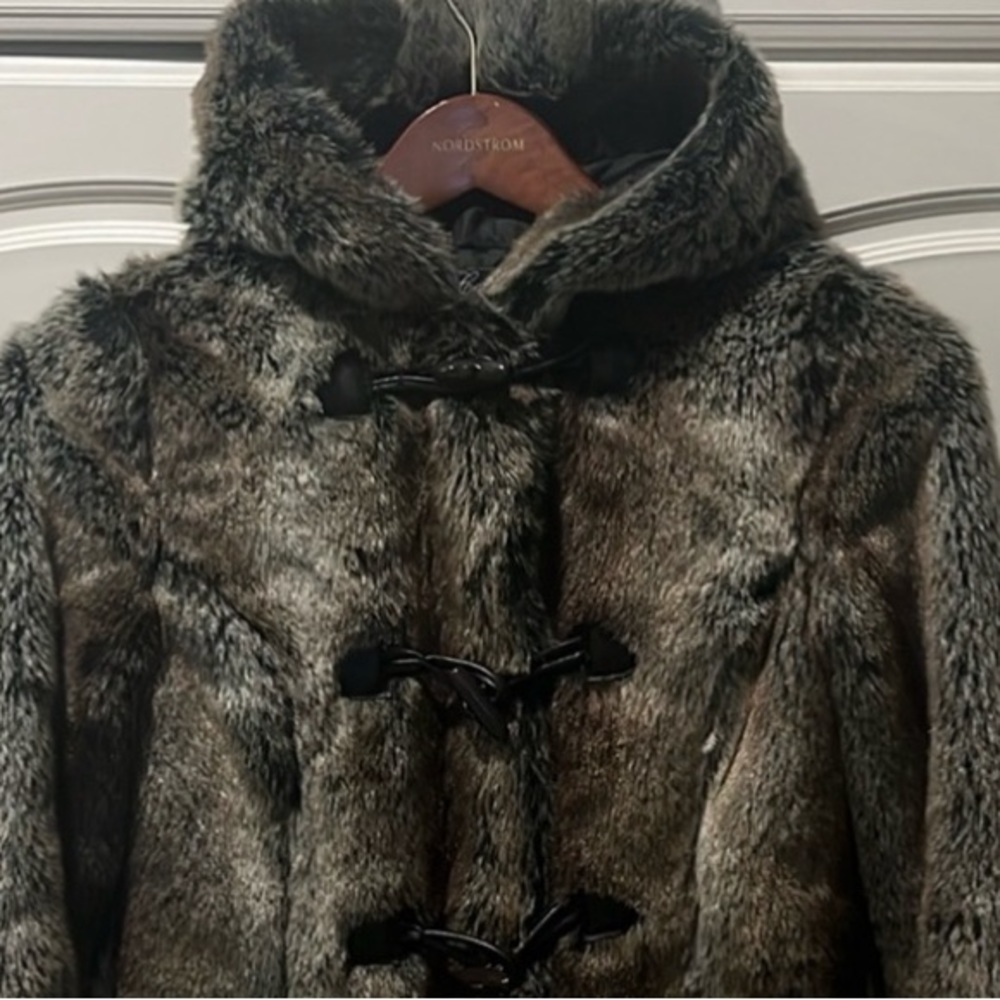 Vigoss Collection Faux Fur Woman’s Coat size XS EUC